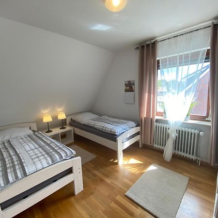 Ferienwohnung Mit Balkon Und Eingezaeunten Garten Aurich Luaran gambar