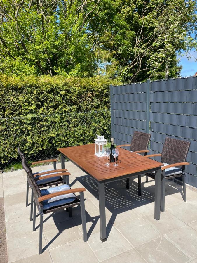 Ferienwohnung Mit Balkon Und Eingezaeunten Garten Aurich Luaran gambar